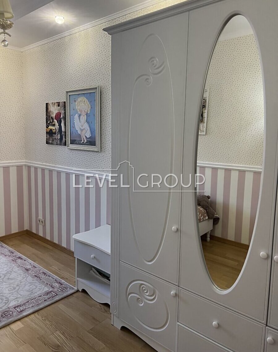 Святоюріївська, 22