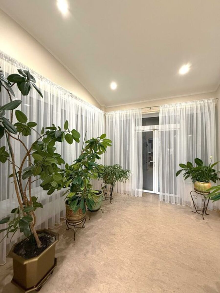 Київська, 12