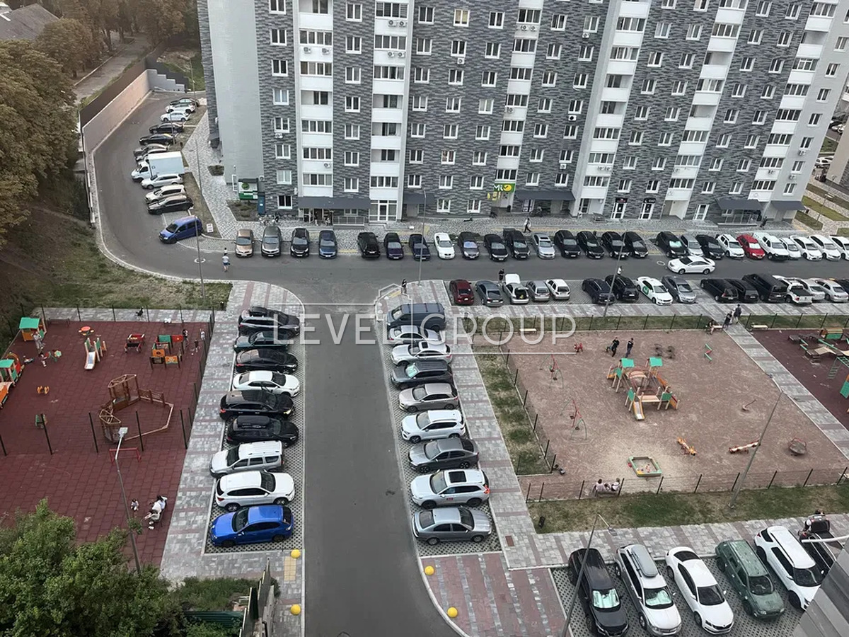 Коноплянська вул., 22