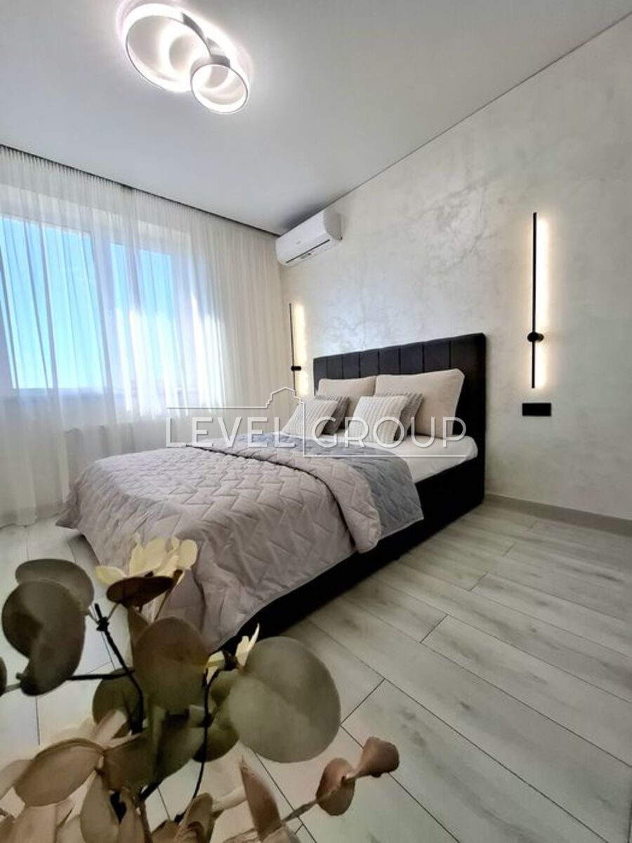 Святошинська, 56