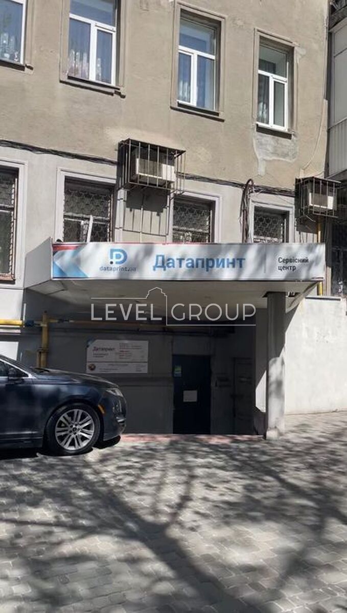 Бессарабська пл., 5