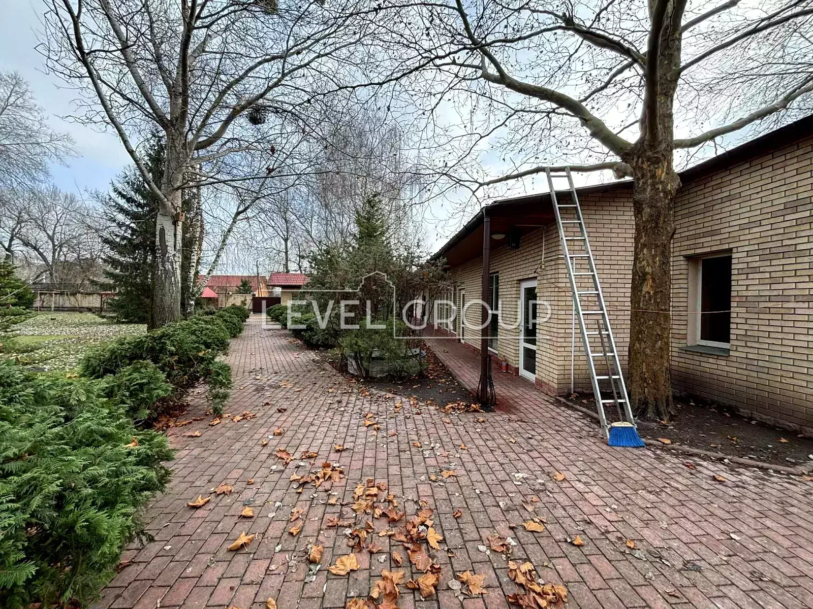 Мистецька вул., 7