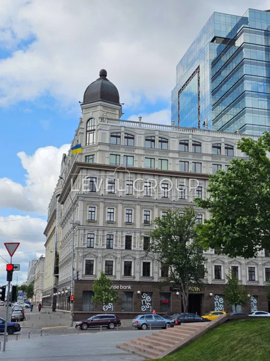 Bohdana Khmelnytskyi St., 52