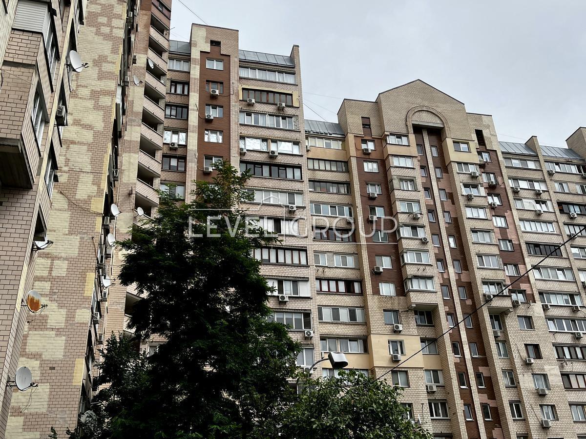 Володимира Івасюка просп. (Героїв Сталінграда), 20-А