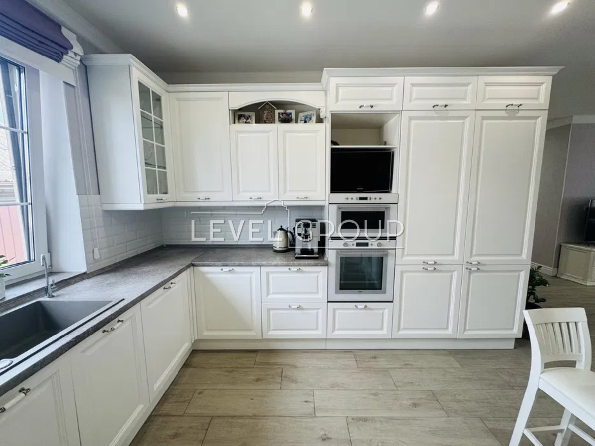 B. Khmelnytskyi St., 30