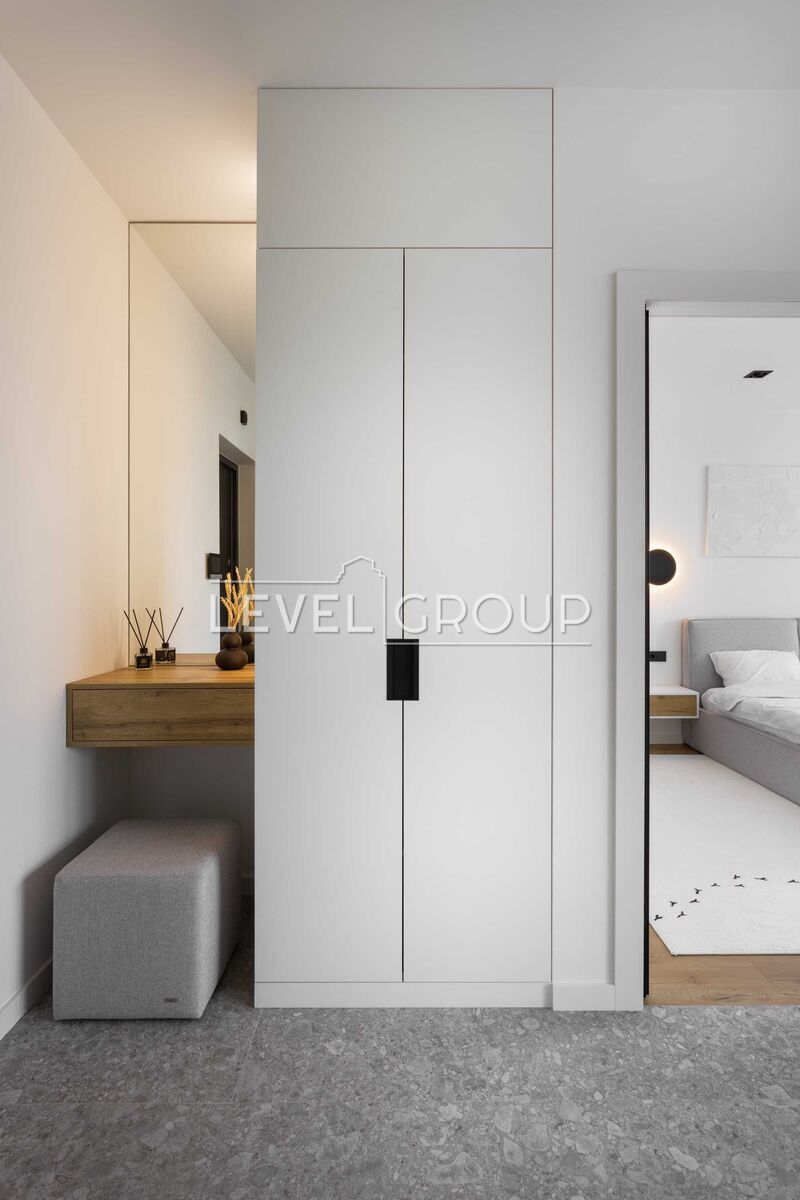 оптимістична, 1