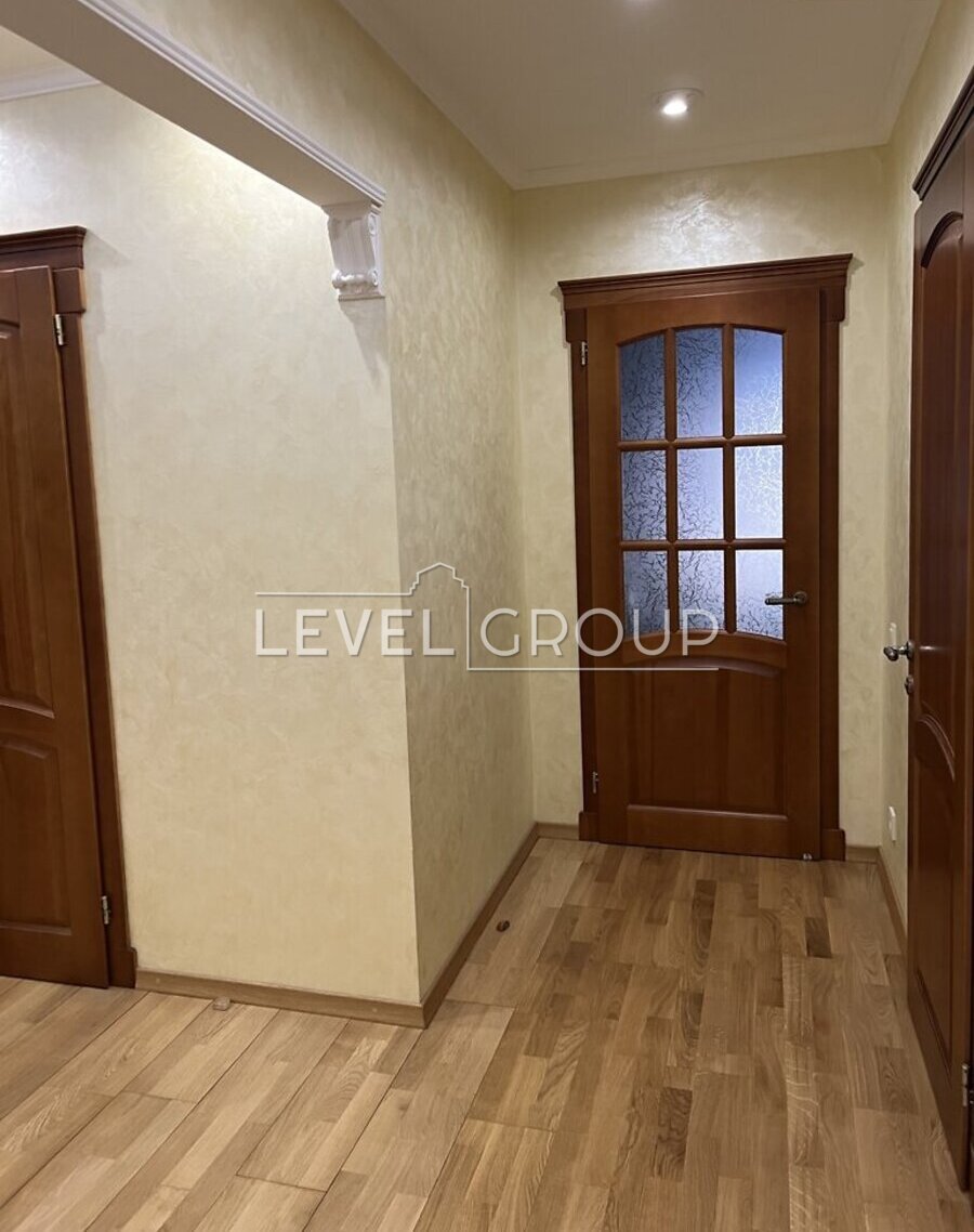 Святоюріївська, 22