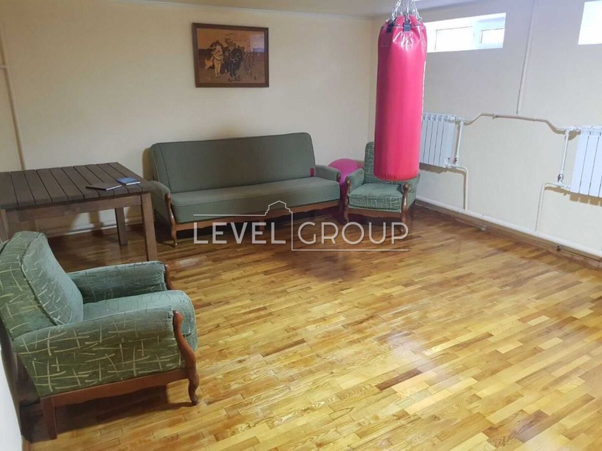 Жовтнева вул., 22