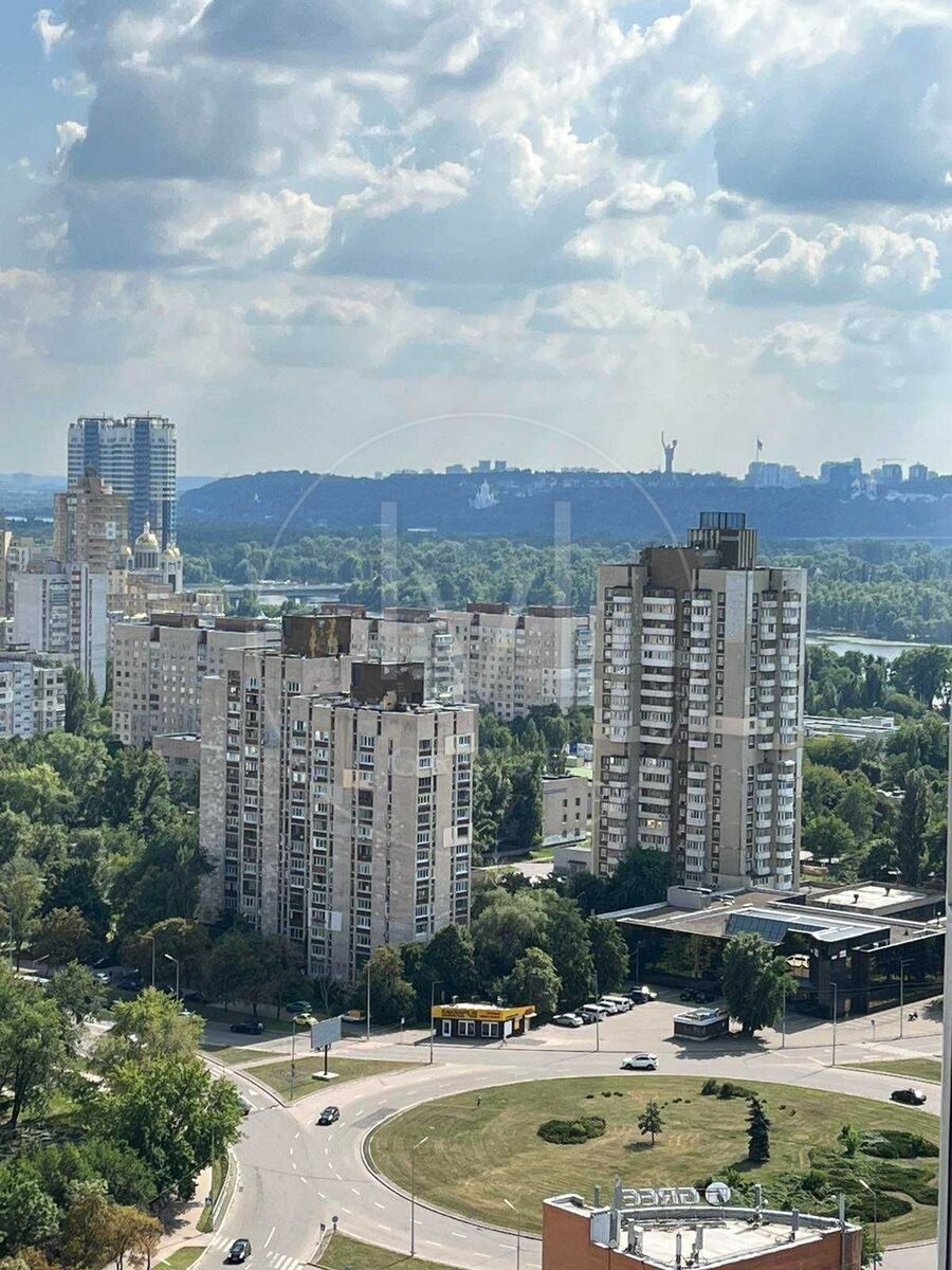 Каховська вул., 60