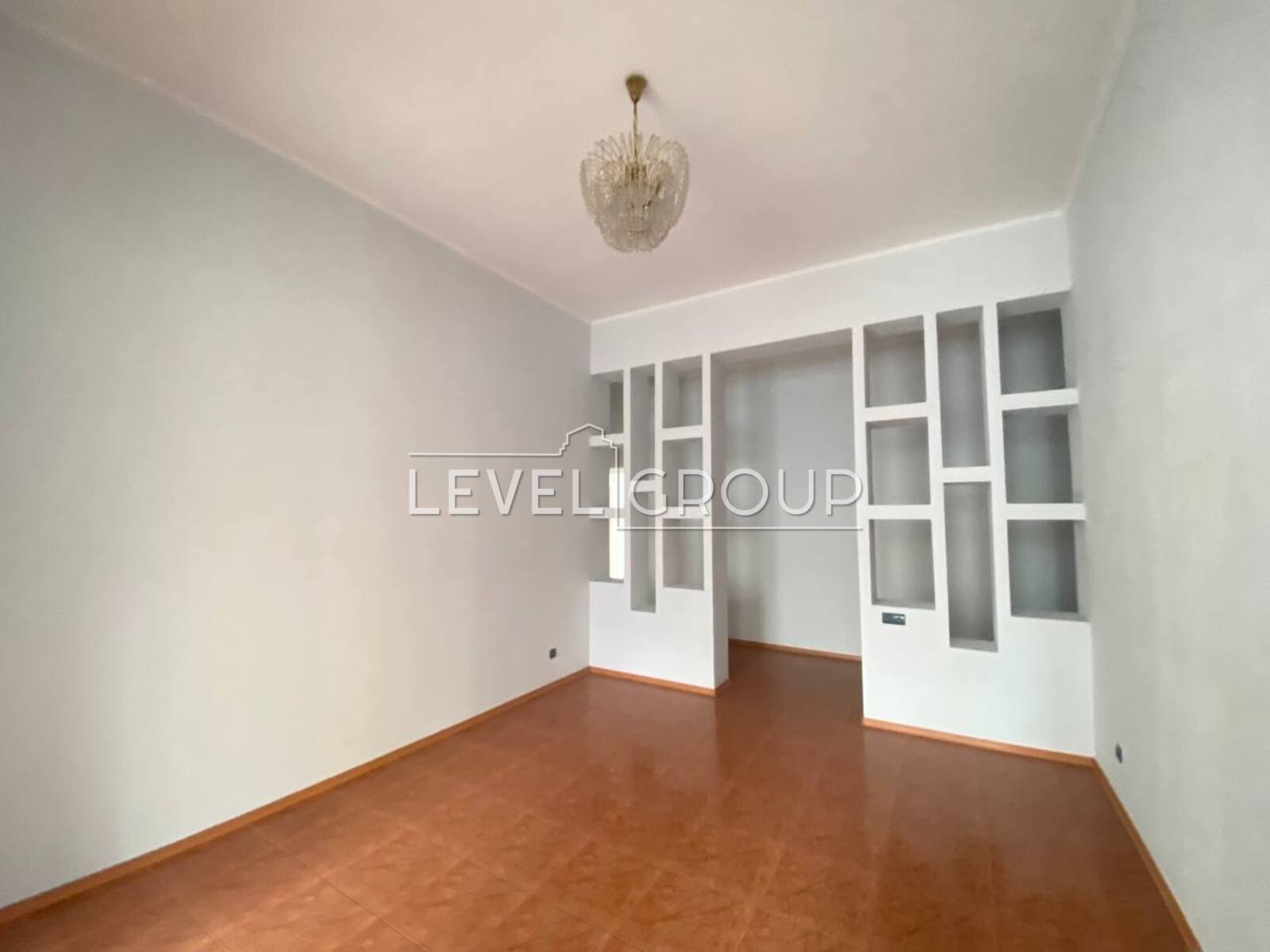 Саксаганського вул., 28