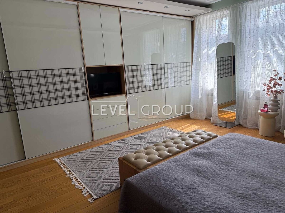 Дмитрівська вул., 56 б