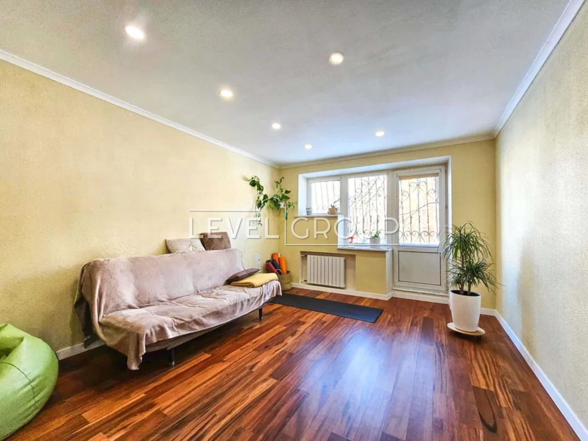 Григорія Сковороди вул., 11