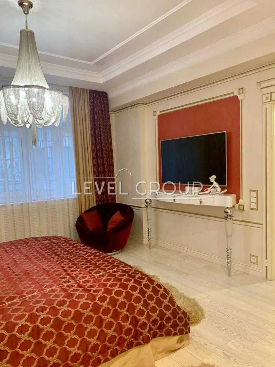 Лесі Українки бульв., 7Б