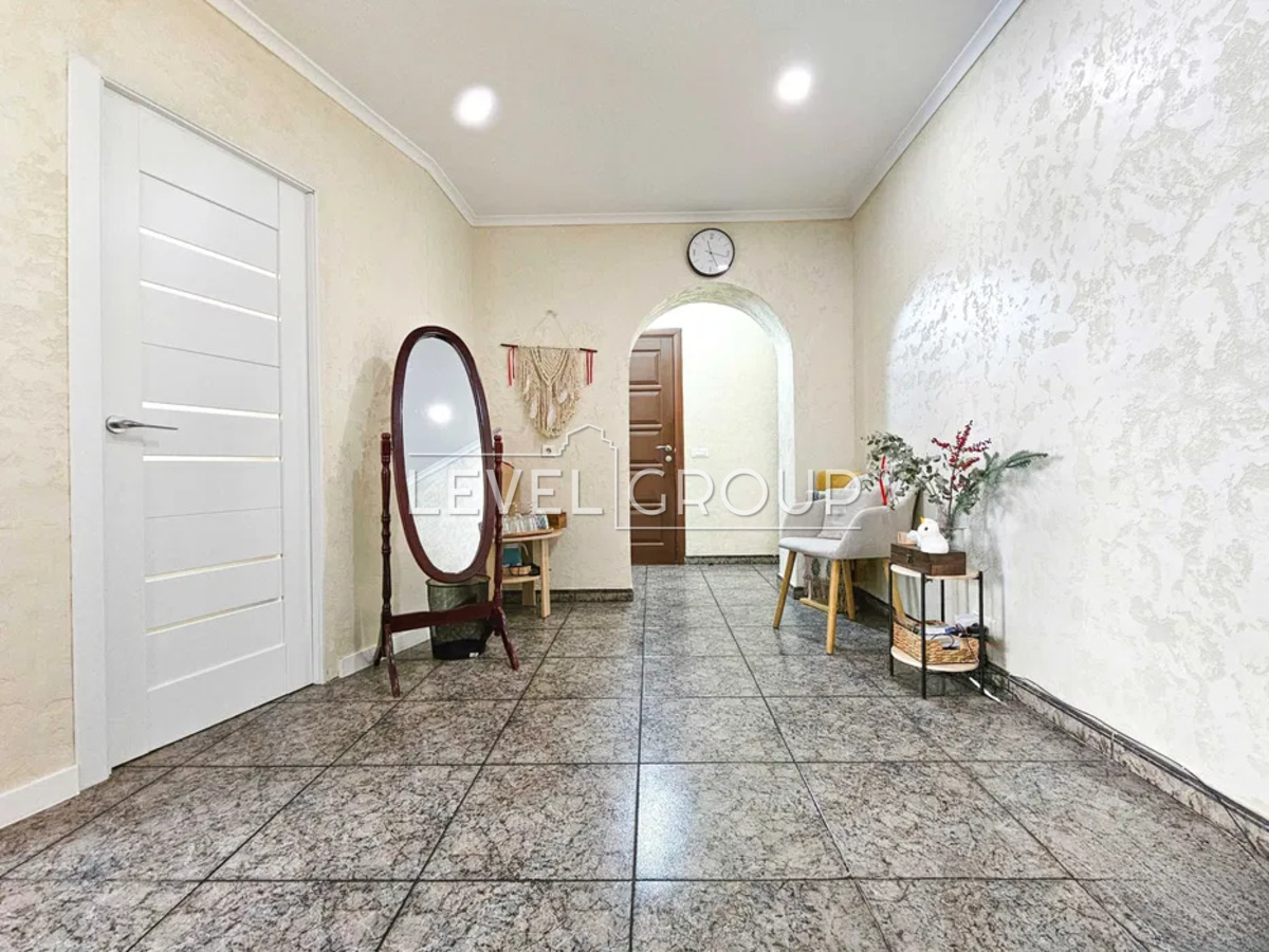 Григорія Сковороди вул., 11