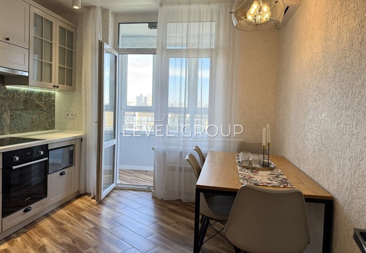 Драгоманова вул., 10