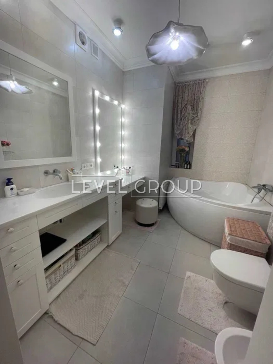 Академіка Кащенка вул., 10