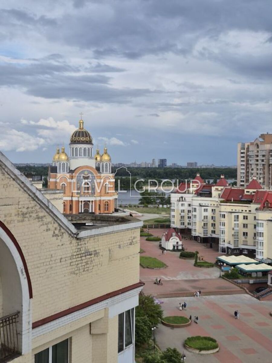 Володимира Івасюка просп. (Героїв Сталінграда), 24а