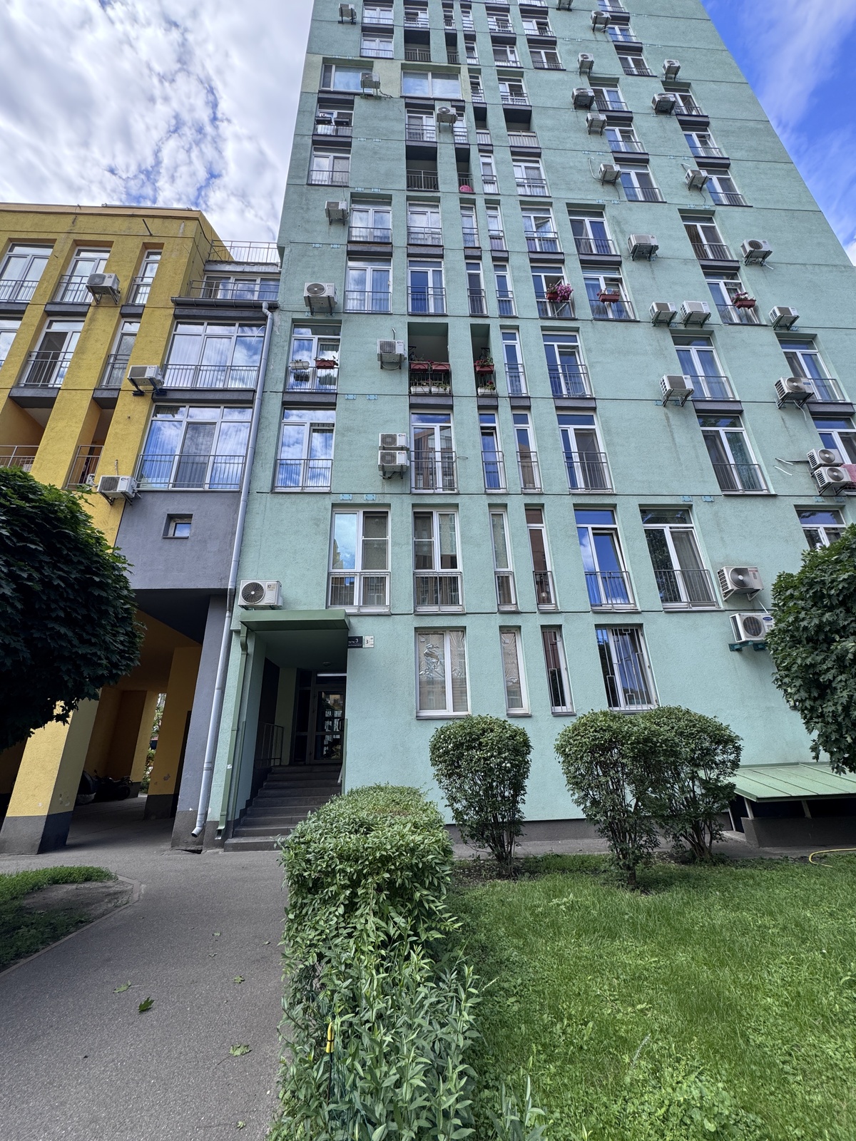 Регенераторна вул., 4