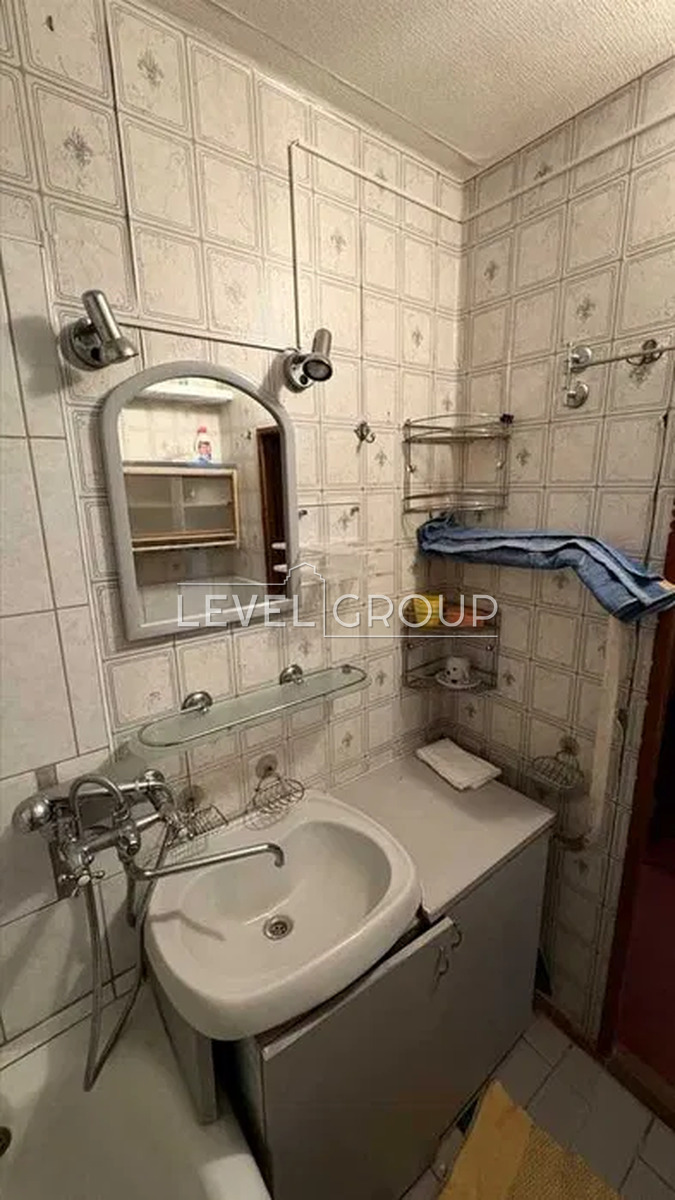Степана Олійника вул., 3
