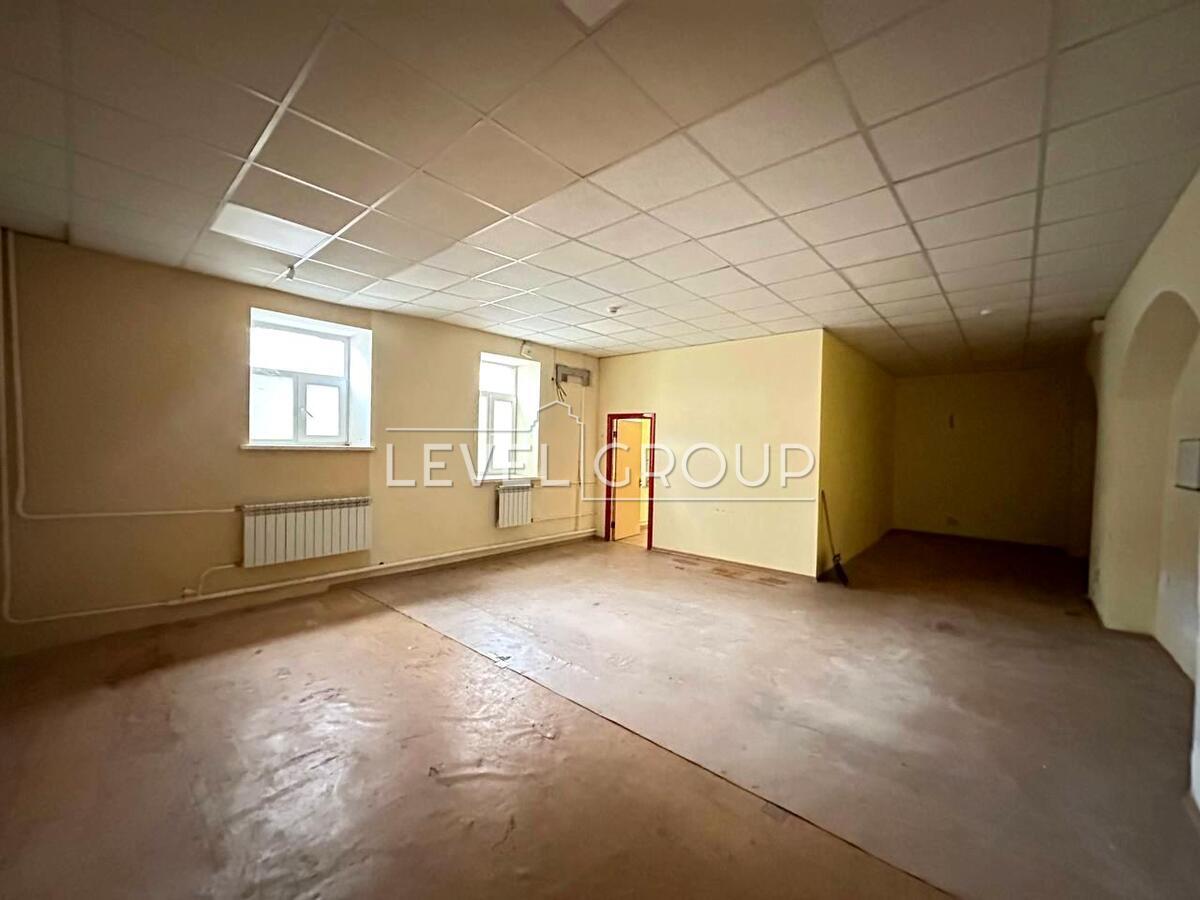 Петра Сагайдачного вул., 36