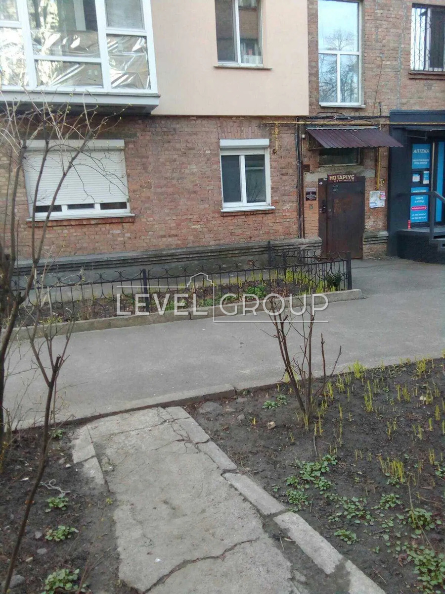 Лесі Українки бульв., 15