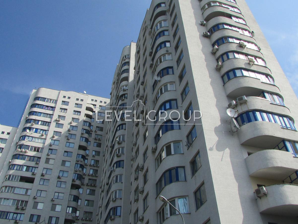 Голосіївський просп. (проспект 40-річчя Жовтня), 30а