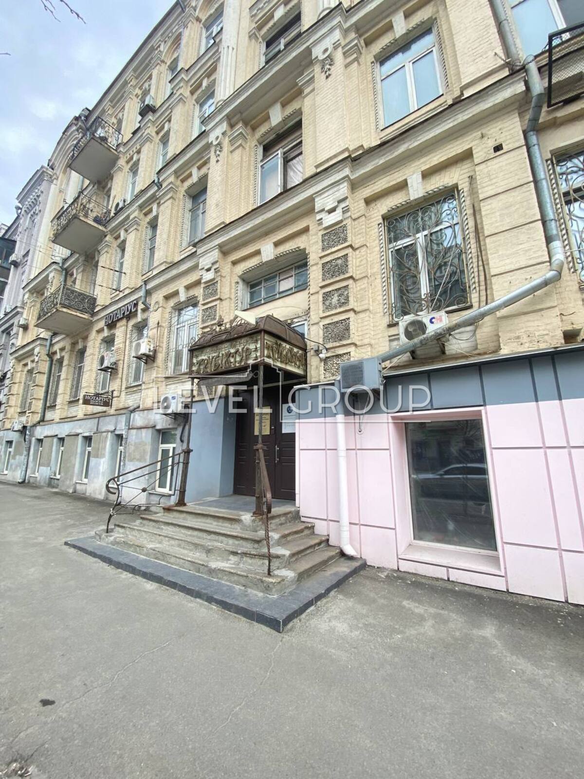 Саксаганського вул., 28