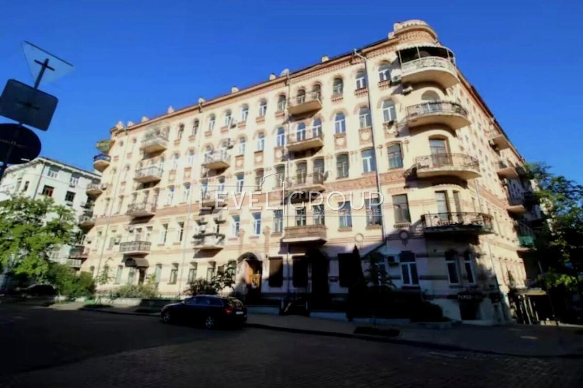 Богдана Ступки (Станіславського), 3