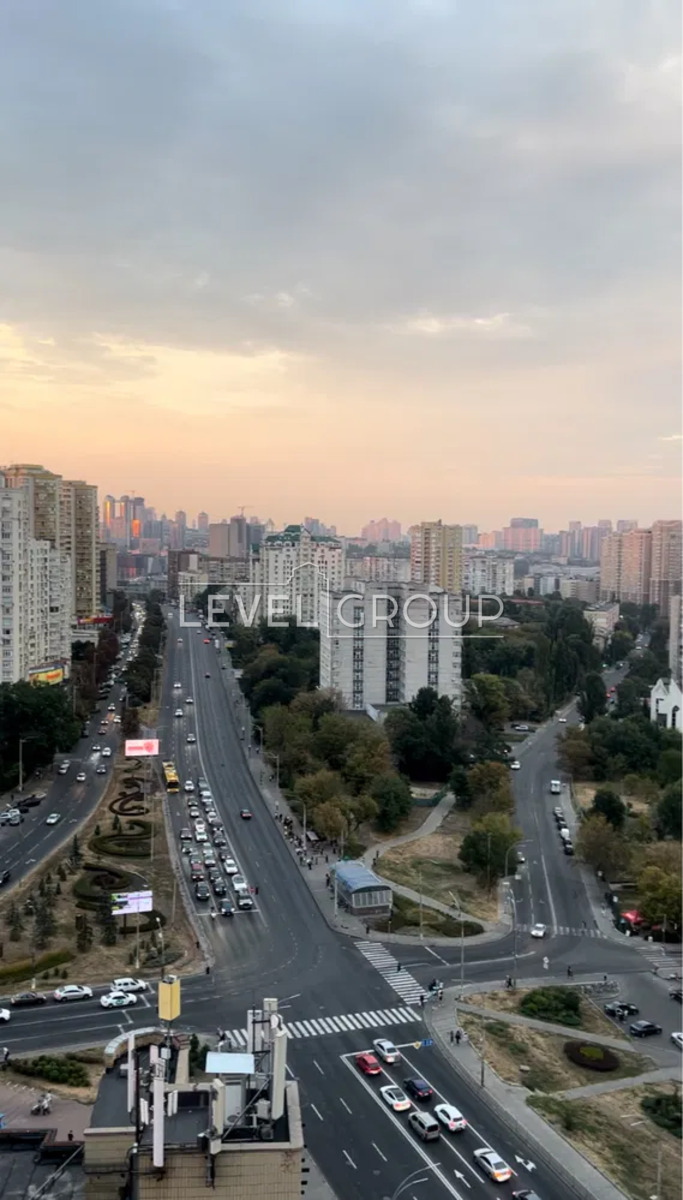Holosiivskyi Ave. (40th Anniversary of October Avenue), 76