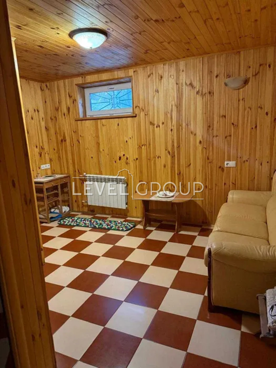 Центральна, 24