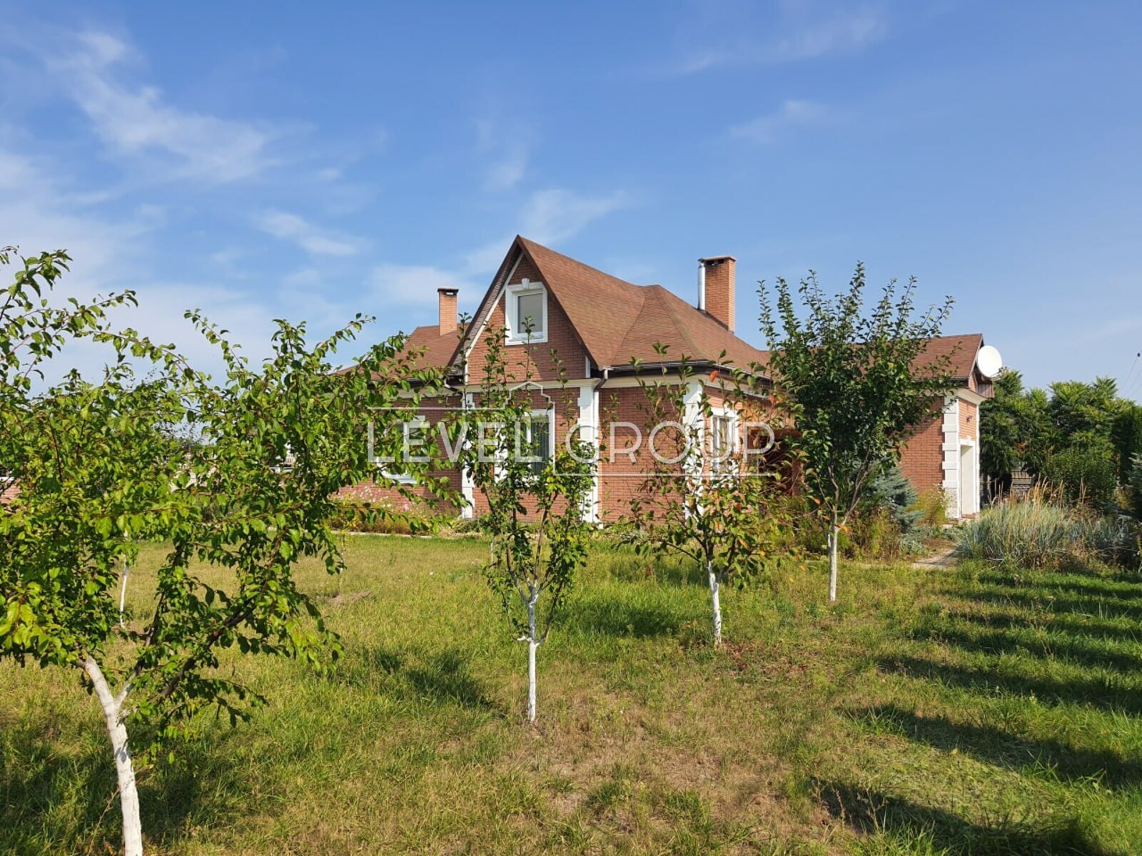 Весняна, 10