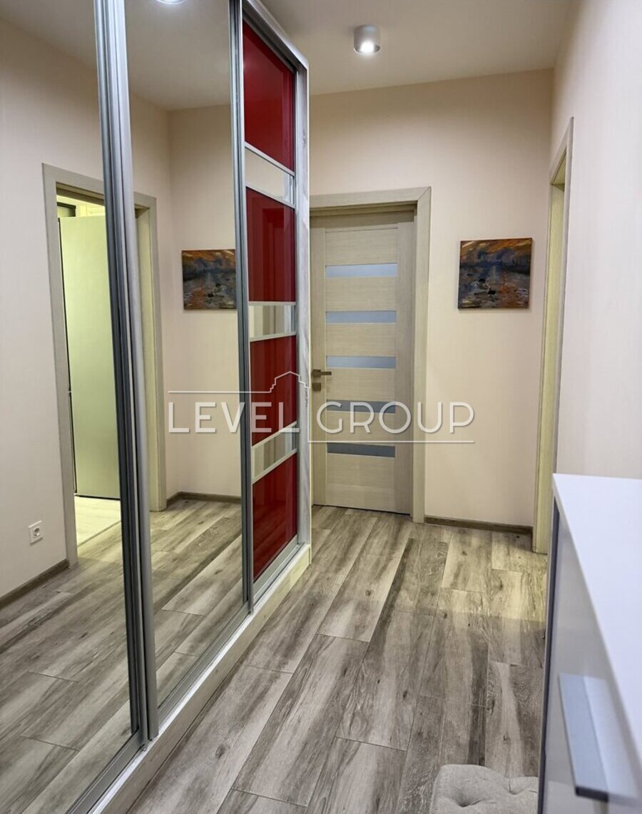вул. Ростиславська, 5б