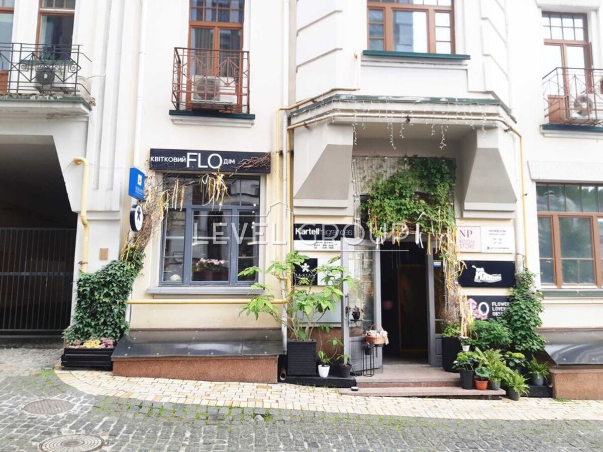 Воздвиженська вул., 48