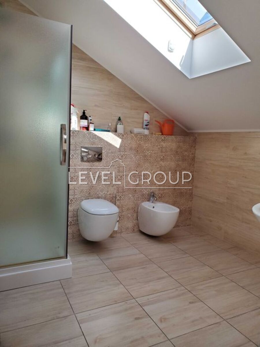 Revolutions Lane, 2m