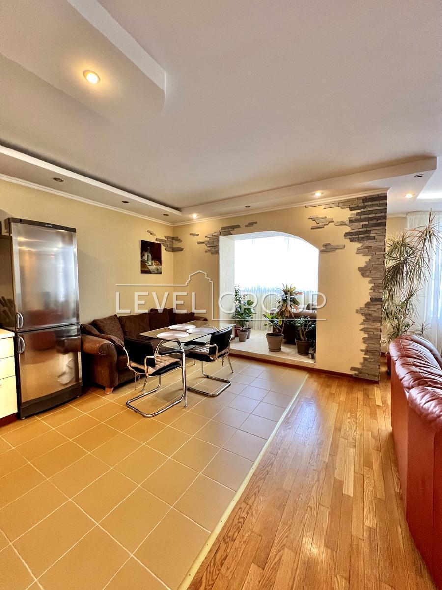 Petro Hryhorenko Ave., 1B