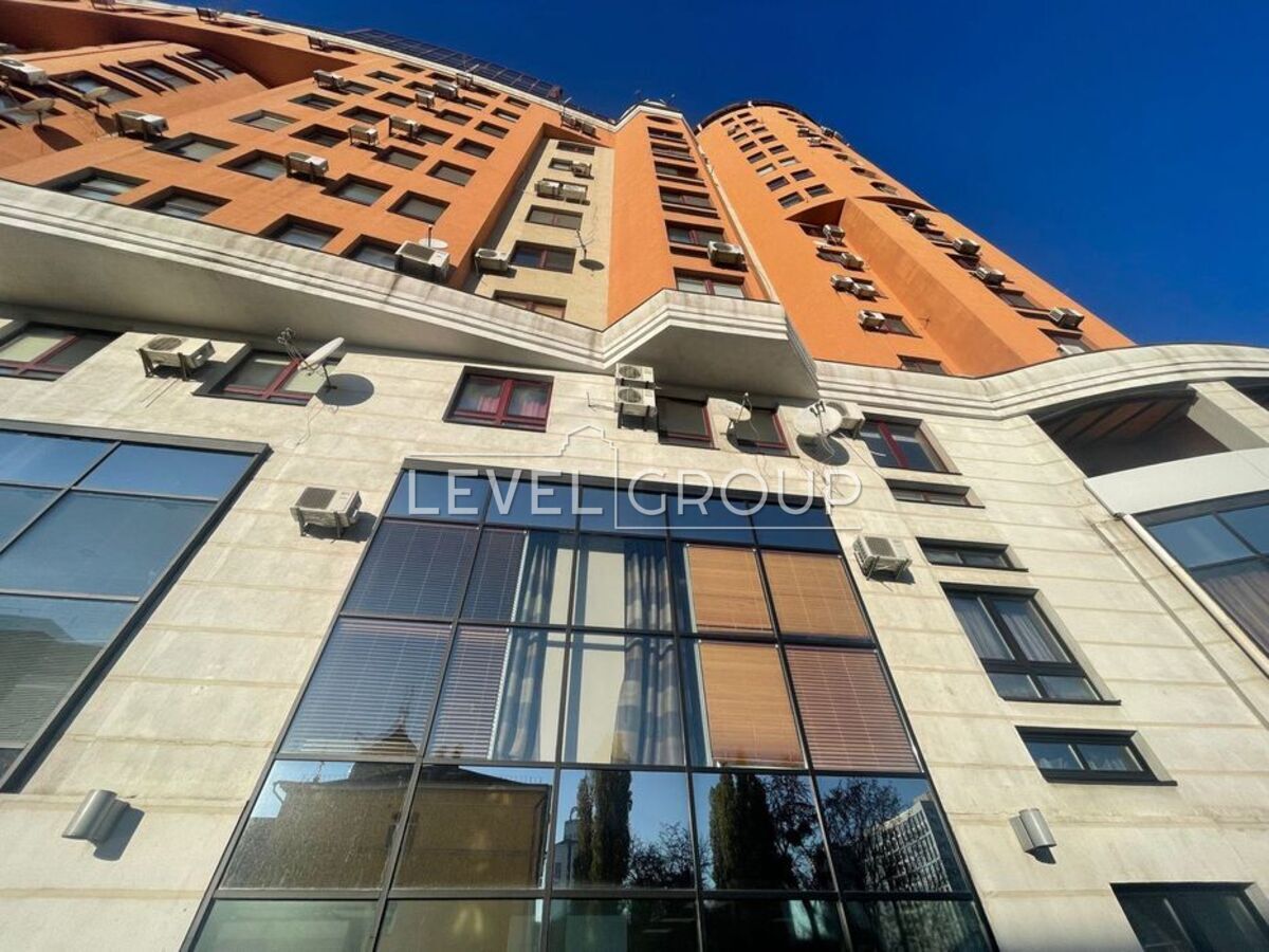 Шота Руставелі вул., 44