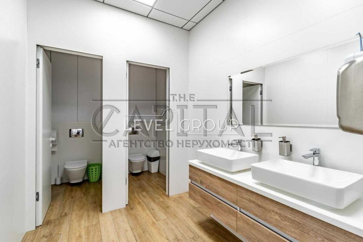 Михайла Грушевського вул., 9