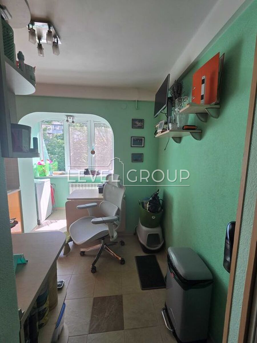 Европейського Союзу просп. (Правди), 80б