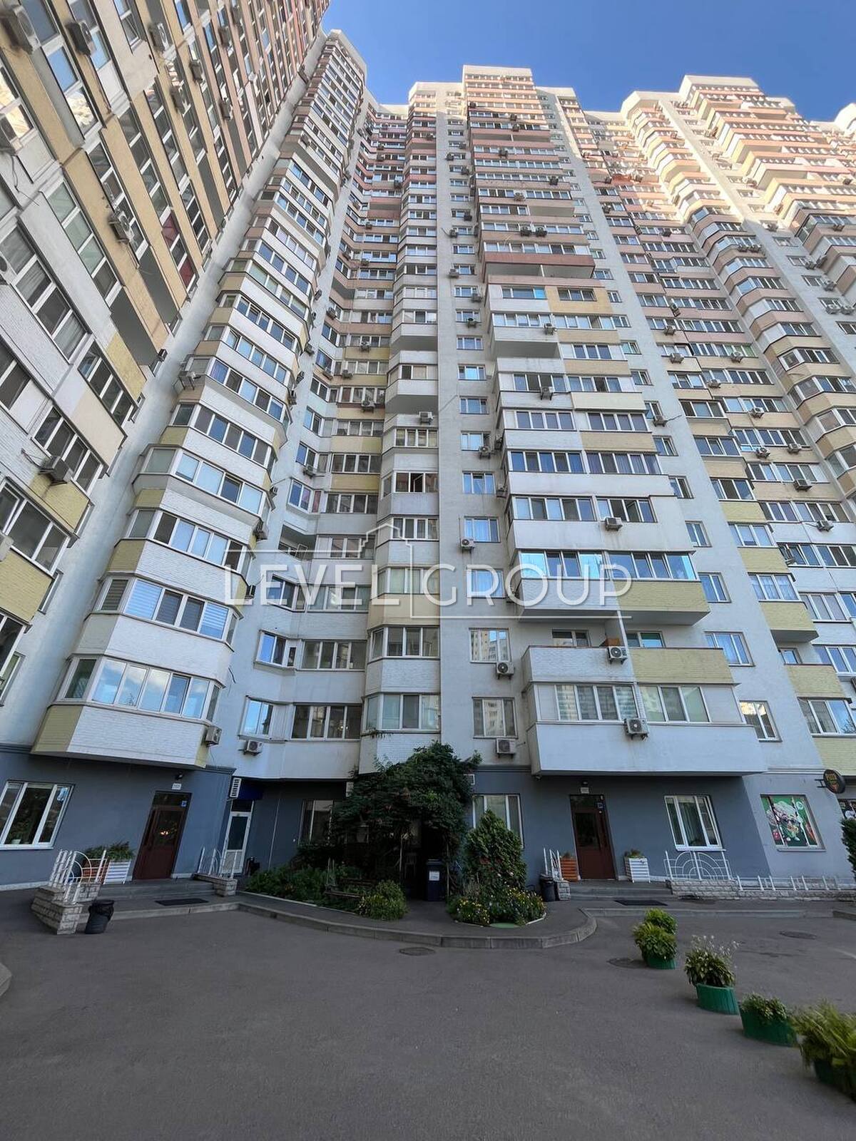 Драгоманова вул., 6/1