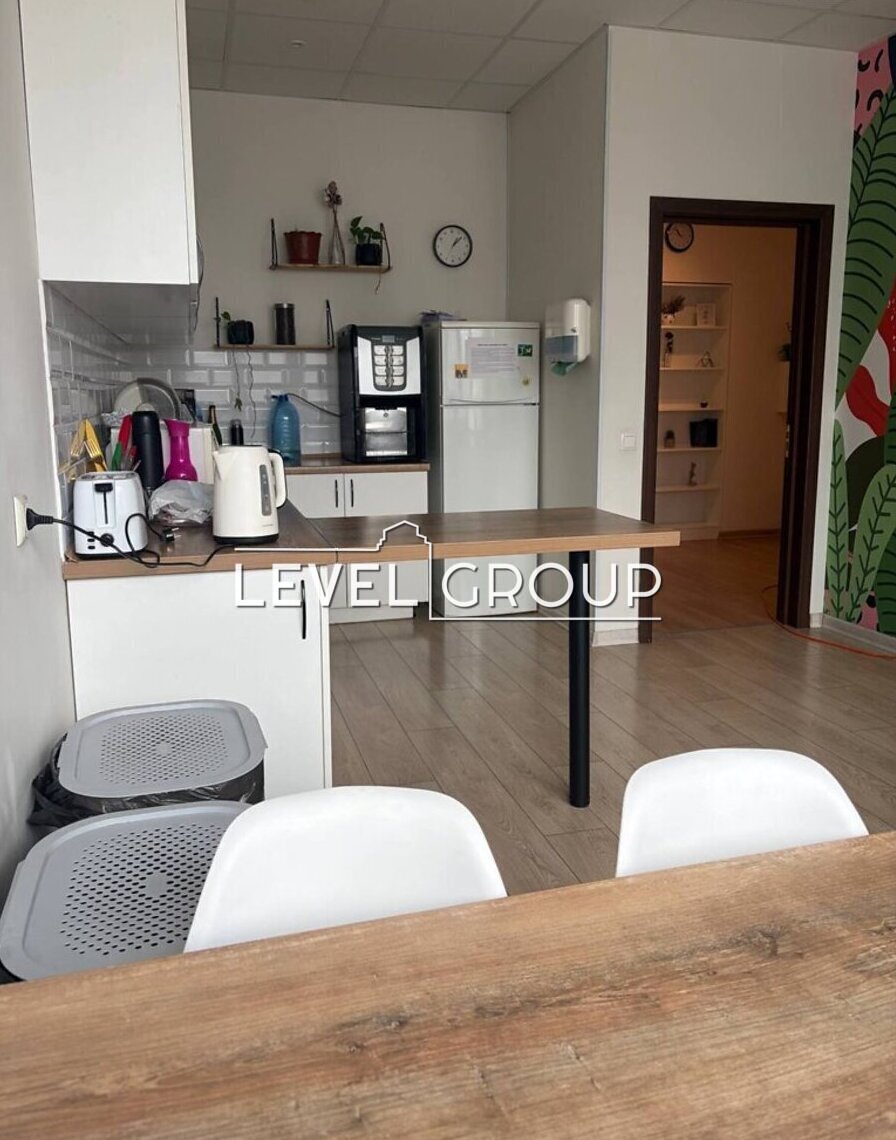 Дніпровська набережна, 14б