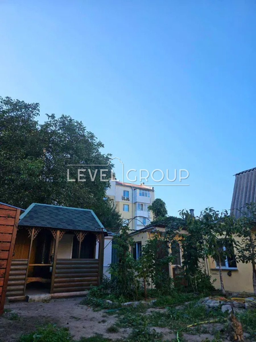 October 14th Avenue, 12/1