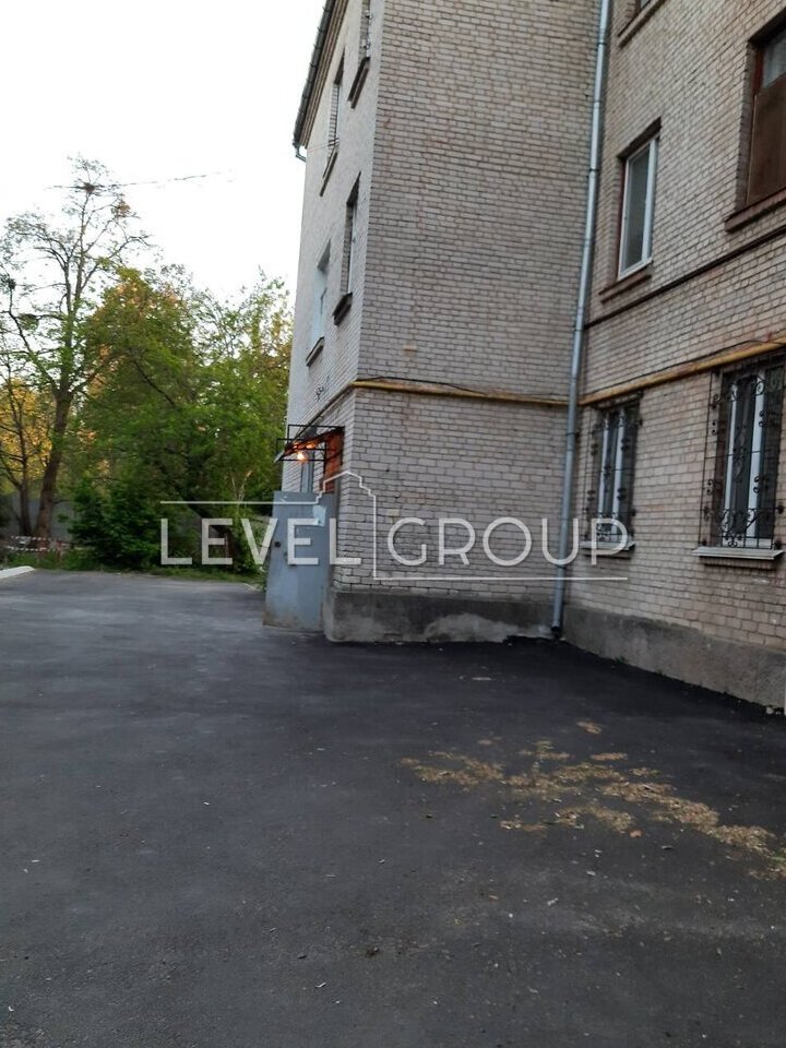 Ivan Kramskogo St., 19