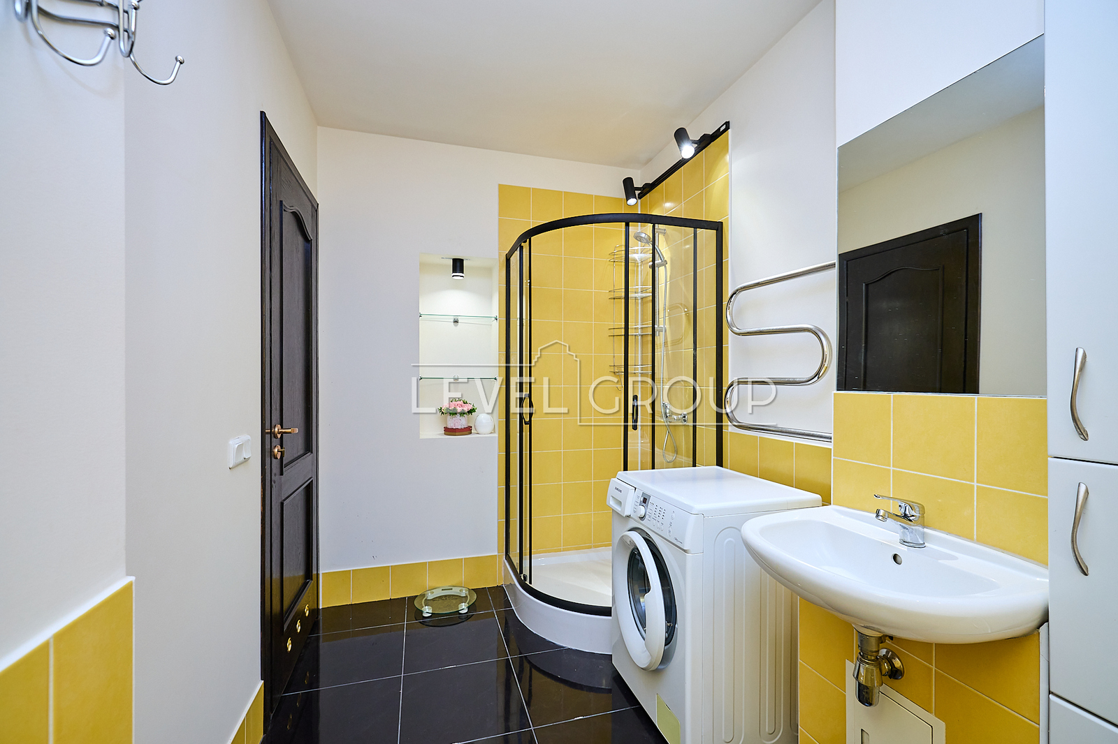name_en