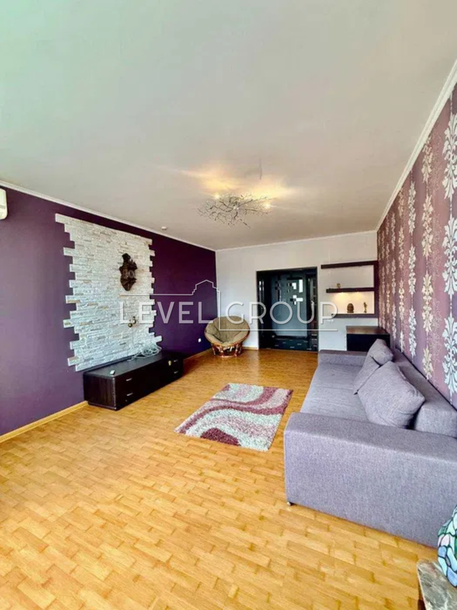 Sribnokilska St., 1