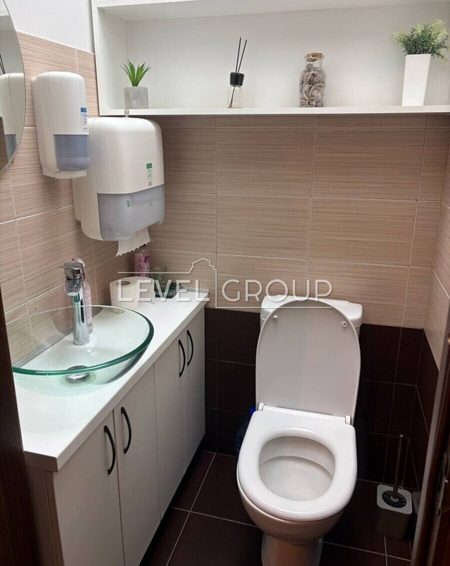 Дніпровська набережна, 14Б