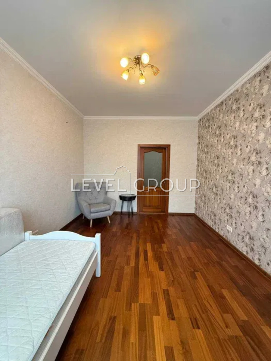 Antonovych St. (Gorky), 103