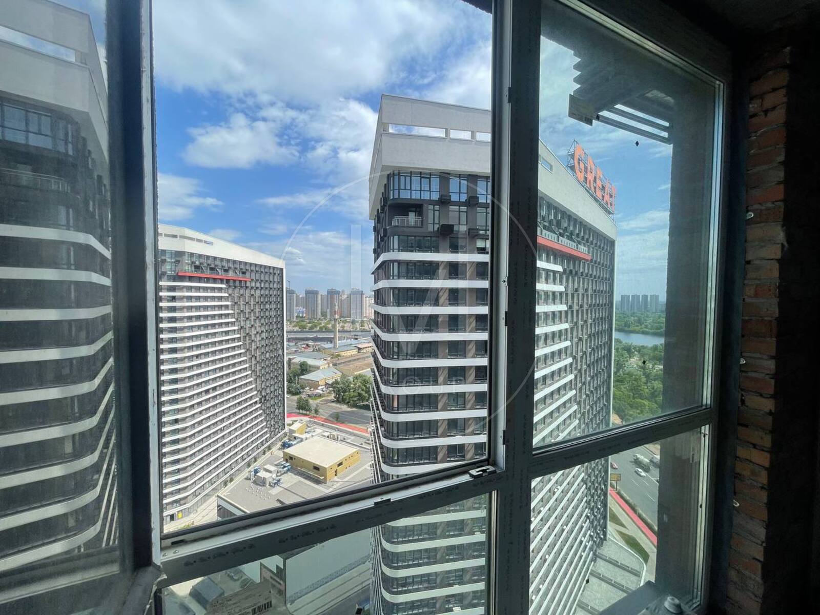 Dniprovska naberezhna, 15e