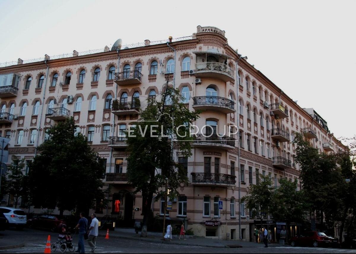 Богдана Ступки (Станіславського), 3