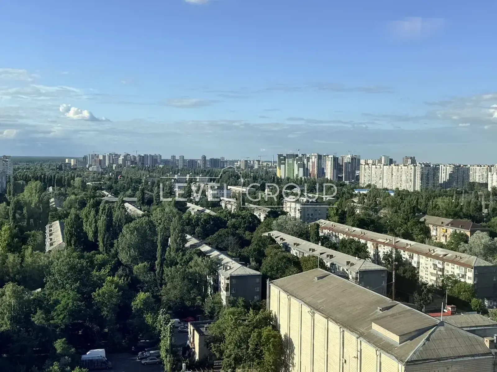 Салютна вул., 2