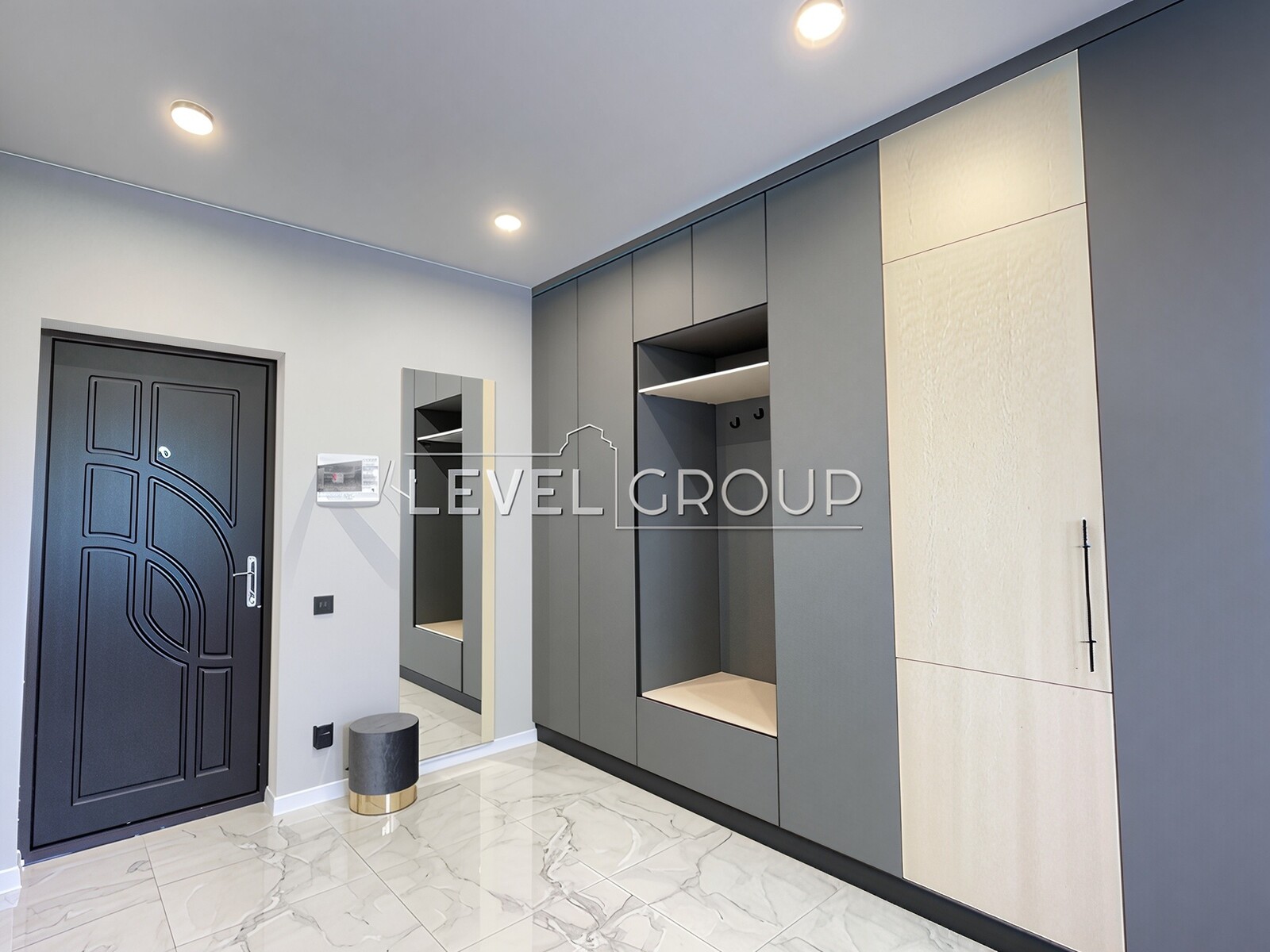 Mikhail Deregus St. (Yantarna), 44